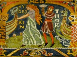 Farbige Buchillustration: Riesin Hyrrockin stößt Baldurs Schiff Hringhorn zu Wasser, Thor mit erhobenem Hammer daneben.